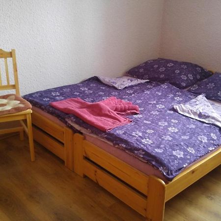 Penzion Apartmany Becov Becov nad Teplou Bagian luar foto