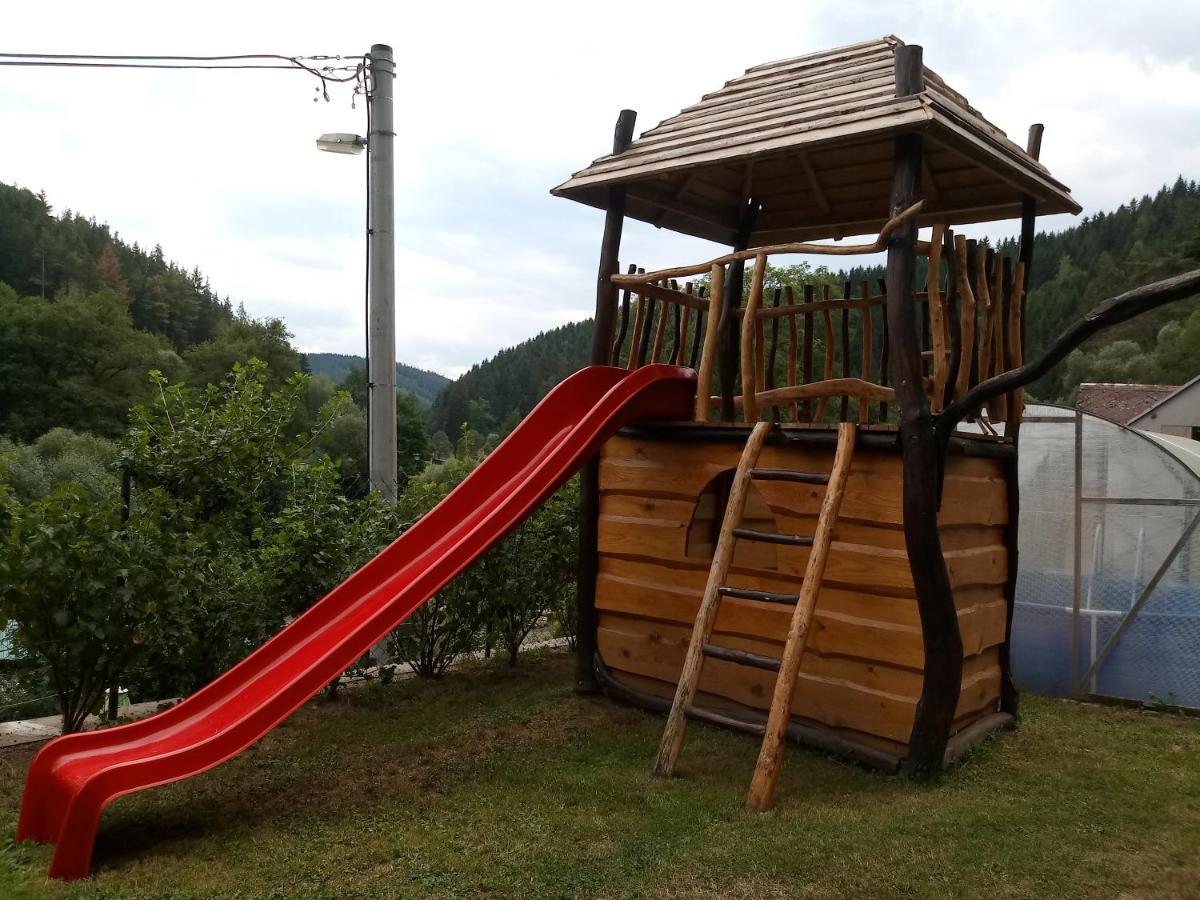 Penzion Apartmany Becov Becov nad Teplou Bagian luar foto