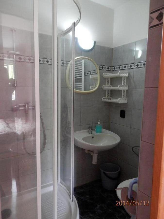 Penzion Apartmany Becov Becov nad Teplou Bagian luar foto