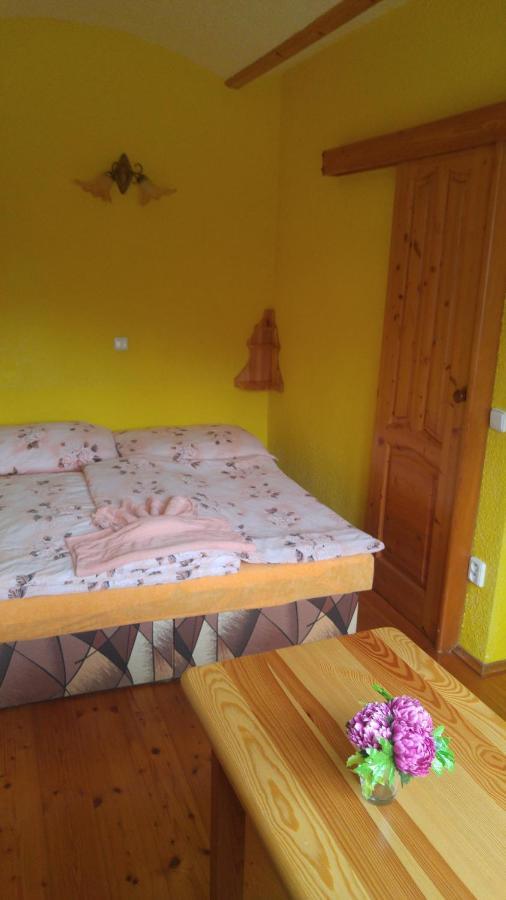 Penzion Apartmany Becov Becov nad Teplou Bagian luar foto