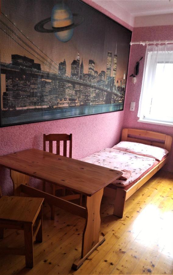 Penzion Apartmany Becov Becov nad Teplou Bagian luar foto