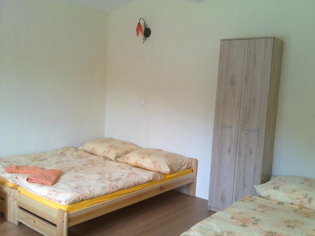 Penzion Apartmany Becov Becov nad Teplou Bagian luar foto